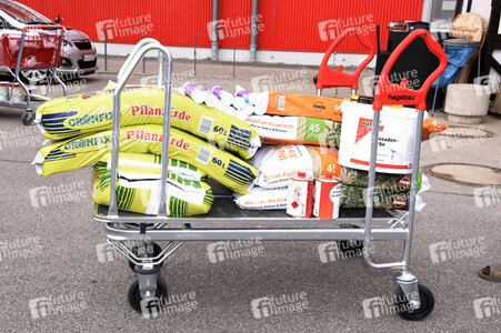 Symbolfoto Öffnung der Gartencenter und Baumärkte in Bayern