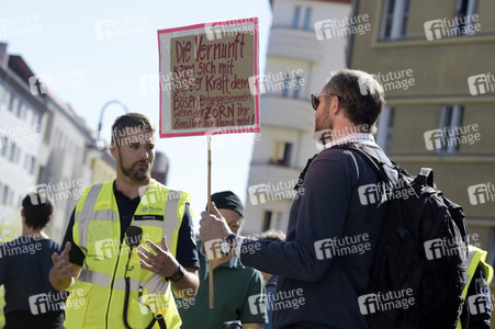 4. Verschwörungstheoretiker-Protest in Berlin