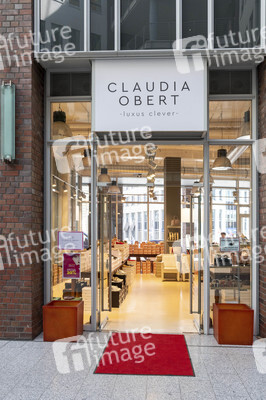 Wiedereröffnung der Boutique 'Luxus Clever' in Hamburg