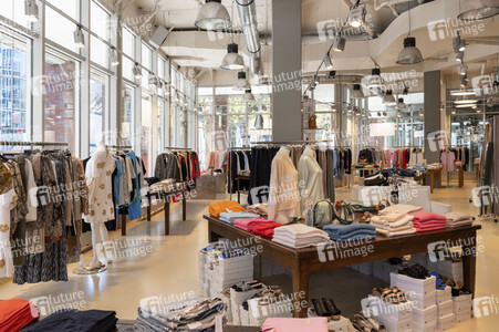 Wiedereröffnung der Boutique 'Luxus Clever' in Hamburg