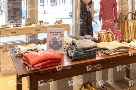 Wiedereröffnung der Boutique 'Luxus Clever' in Hamburg