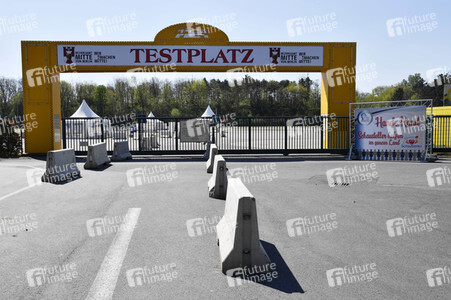 Eröffnung eines Corona-Drive-in auf dem Zentralen Festplatz in Berlin