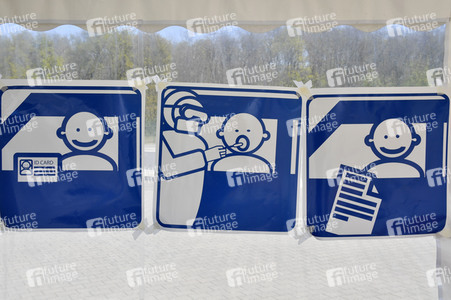 Eröffnung eines Corona-Drive-in auf dem Zentralen Festplatz in Berlin