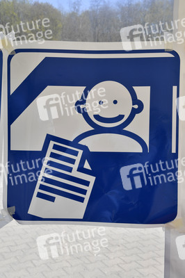 Eröffnung eines Corona-Drive-in auf dem Zentralen Festplatz in Berlin