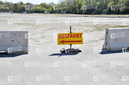 Eröffnung eines Corona-Drive-in auf dem Zentralen Festplatz in Berlin