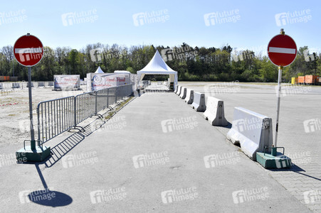 Eröffnung eines Corona-Drive-in auf dem Zentralen Festplatz in Berlin