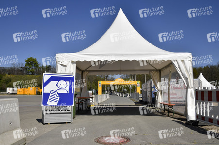 Eröffnung eines Corona-Drive-in auf dem Zentralen Festplatz in Berlin