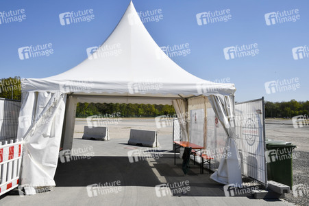 Eröffnung eines Corona-Drive-in auf dem Zentralen Festplatz in Berlin