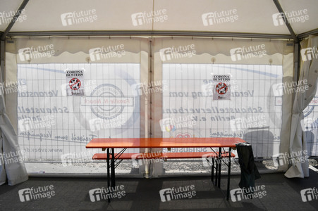 Eröffnung eines Corona-Drive-in auf dem Zentralen Festplatz in Berlin