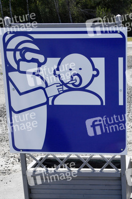 Eröffnung eines Corona-Drive-in auf dem Zentralen Festplatz in Berlin