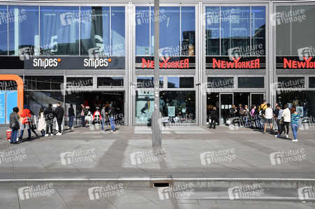 Ladenöffnungen nach Lockerung der Corona-Beschränkungen in Berlin