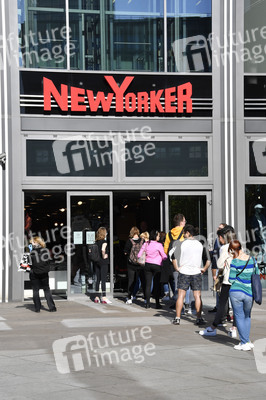 Ladenöffnungen nach Lockerung der Corona-Beschränkungen in Berlin