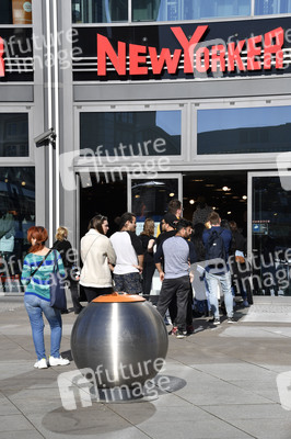 Ladenöffnungen nach Lockerung der Corona-Beschränkungen in Berlin