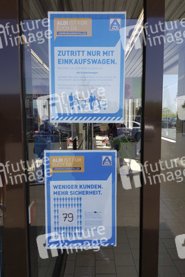 Symbolfoto Corona Schutzmaßnahmen beim Einkaufen