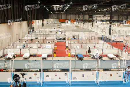 Lesung im Corona Behelfskrankenhaus in Madrid