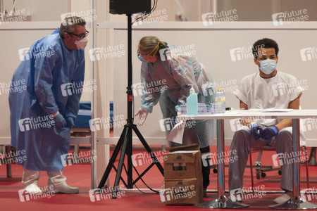 Lesung im Corona Behelfskrankenhaus in Madrid