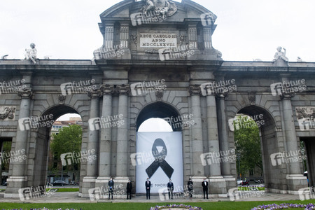 Schweigeminute für die Corona Opfer in Madrid