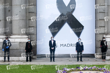 Schweigeminute für die Corona Opfer in Madrid