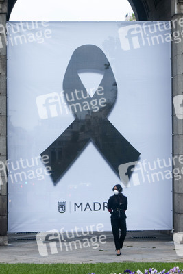 Schweigeminute für die Corona Opfer in Madrid