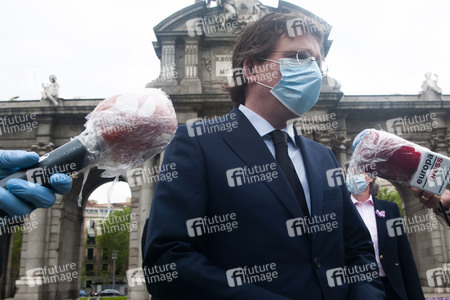 Schweigeminute für die Corona Opfer in Madrid