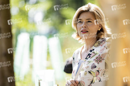 Julia Klöckner besichtigt Wald-Wiederaufforstungsfläche in Rehberg