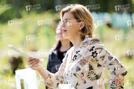 Julia Klöckner besichtigt Wald-Wiederaufforstungsfläche in Rehberg