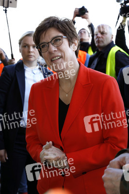 Bundeswehr transportiert Schutzmasken von China nach Leipzig