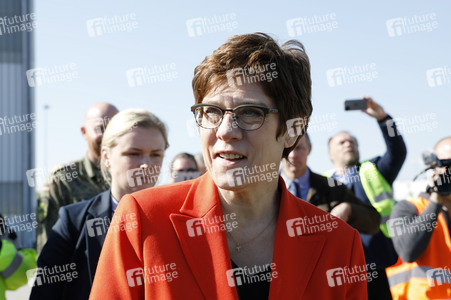 Bundeswehr transportiert Schutzmasken von China nach Leipzig