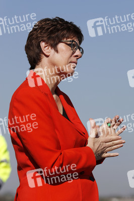 Bundeswehr transportiert Schutzmasken von China nach Leipzig