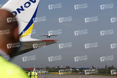 Bundeswehr transportiert Schutzmasken von China nach Leipzig