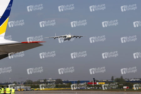 Bundeswehr transportiert Schutzmasken von China nach Leipzig