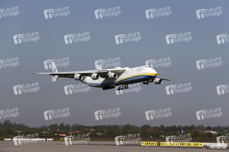 Bundeswehr transportiert Schutzmasken von China nach Leipzig