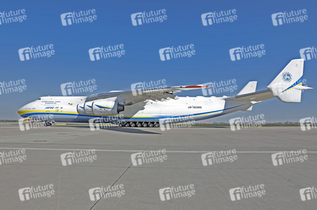 Bundeswehr transportiert Schutzmasken von China nach Leipzig