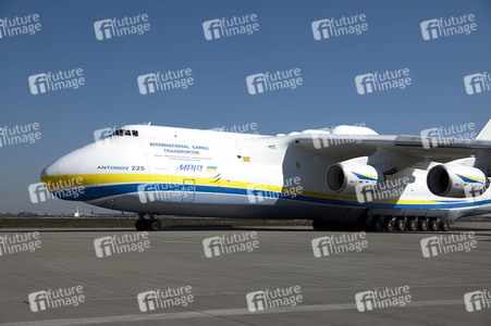 Bundeswehr transportiert Schutzmasken von China nach Leipzig