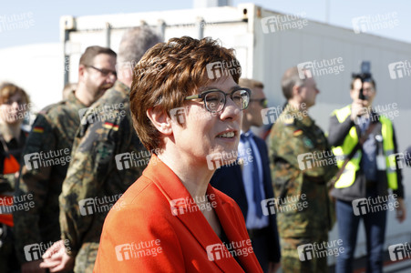 Bundeswehr transportiert Schutzmasken von China nach Leipzig