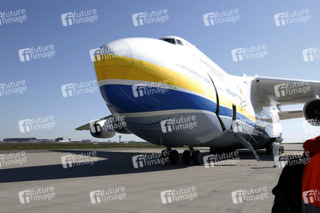 Bundeswehr transportiert Schutzmasken von China nach Leipzig