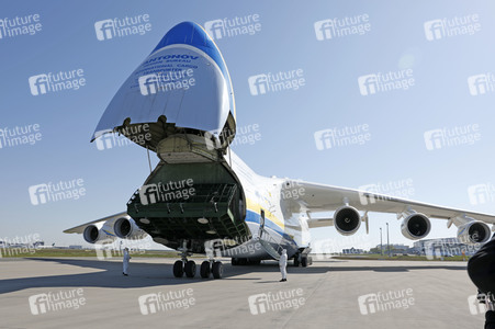 Bundeswehr transportiert Schutzmasken von China nach Leipzig
