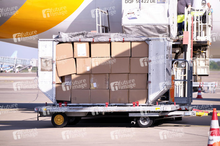 Ankunft von Corona-Schutzmaterialien aus China in Hannover