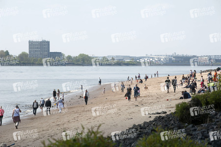 Niedrigwasser der Elbe in Hamburg