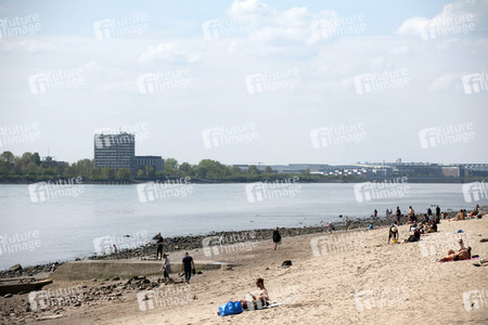 Niedrigwasser der Elbe in Hamburg