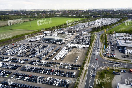 Symbolfoto Neuwagen Auslieferungslager