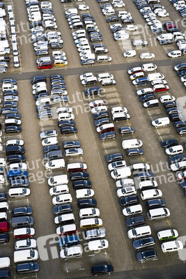 Symbolfoto Neuwagen Auslieferungslager