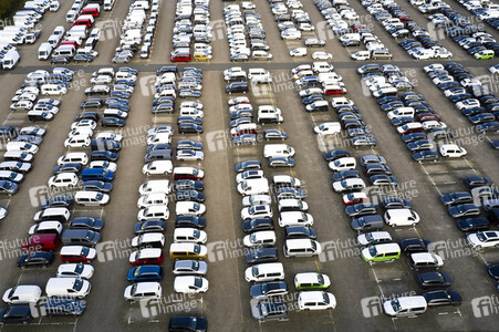 Symbolfoto Neuwagen Auslieferungslager