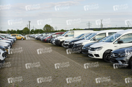 Symbolfoto Neuwagen Auslieferungslager