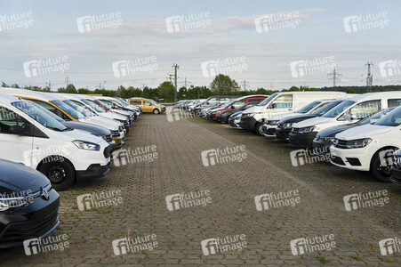 Symbolfoto Neuwagen Auslieferungslager