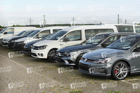 Symbolfoto Neuwagen Auslieferungslager