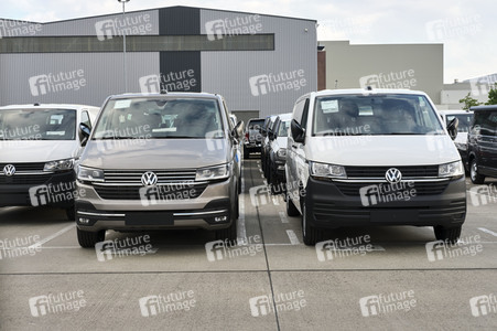 Symbolfoto Neuwagen Auslieferungslager