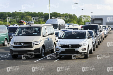 Symbolfoto Neuwagen Auslieferungslager