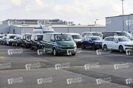 Symbolfoto Neuwagen Auslieferungslager