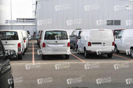 Symbolfoto Neuwagen Auslieferungslager